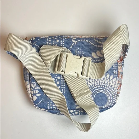 Herschel Supply Co. Fifteen Hip Pack Crossbody Bag Floral Blue Adjustable Strap - Picture 6 of 8